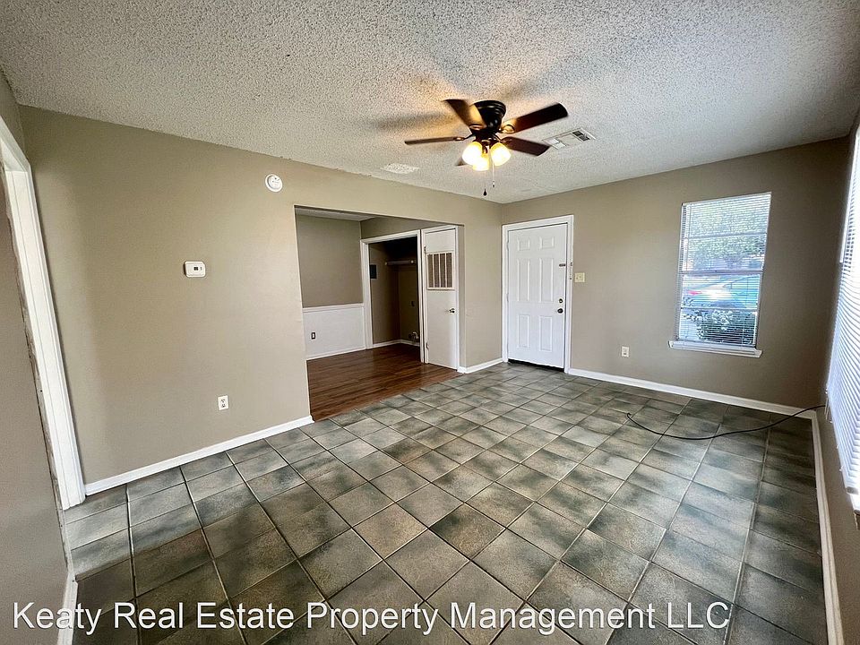 1st image of 302 Vieux Orleans Cir #A