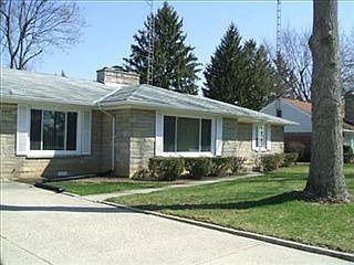 3rd image of 104 E Maple Ave