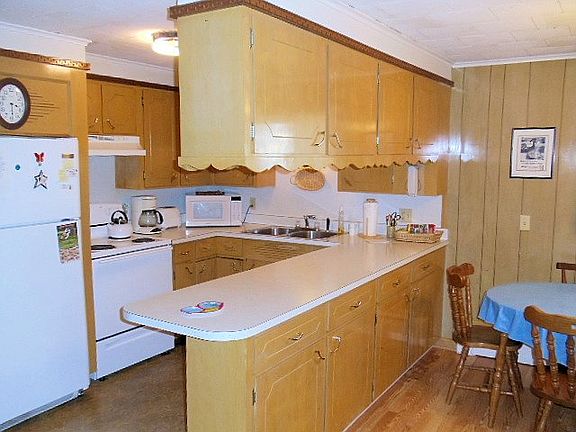 4th image of 17 Milliken St