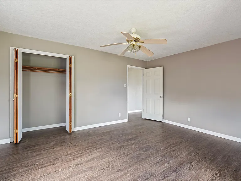 718 E Belmont St — Photo 21