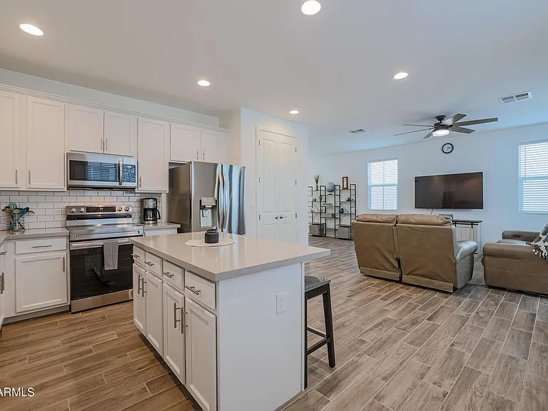 5514 S Dillon Cir — Photo 3