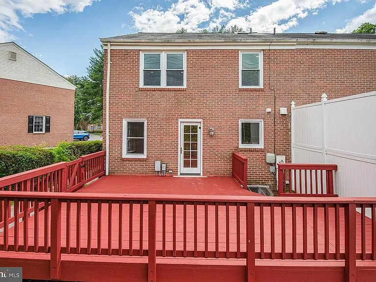 9321 Bentridge Ave — Photo 10