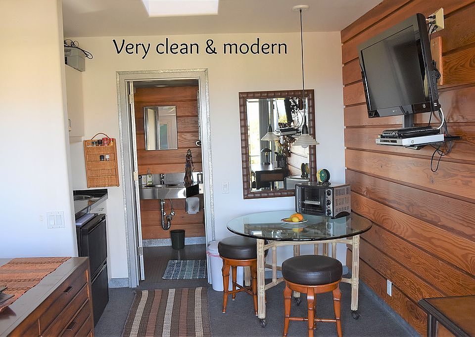 "Studio" bdrm next to office