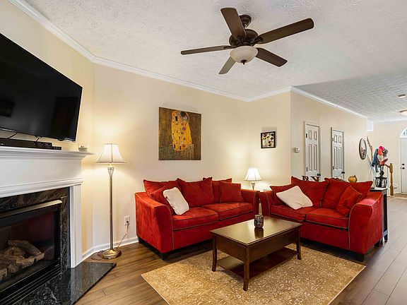 5th image of 416 Lantern Wood Dr