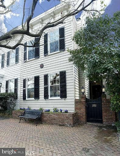 1st image of 212 Gibbon St