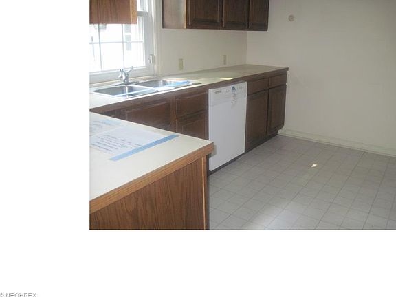 3rd image of 4383 Devonshire Dr