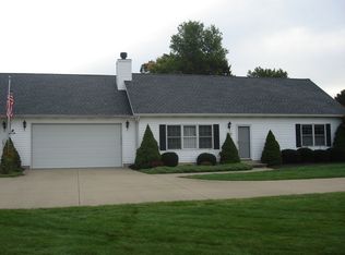 3950 Hilltop Dr, Vermilion, OH 44089