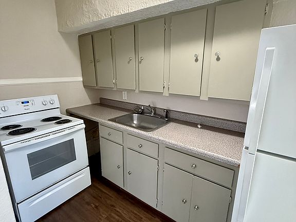 4th image of 1-2047 Myra St