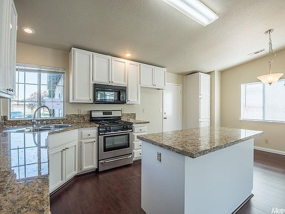3rd image of 1063 Bear Hollow Ct