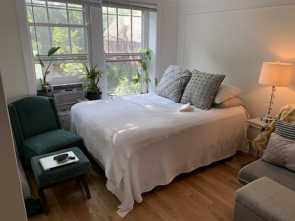 4th image of 4528 N Malden St #112