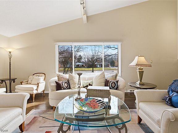 5th image of 1884 Brainard Rd