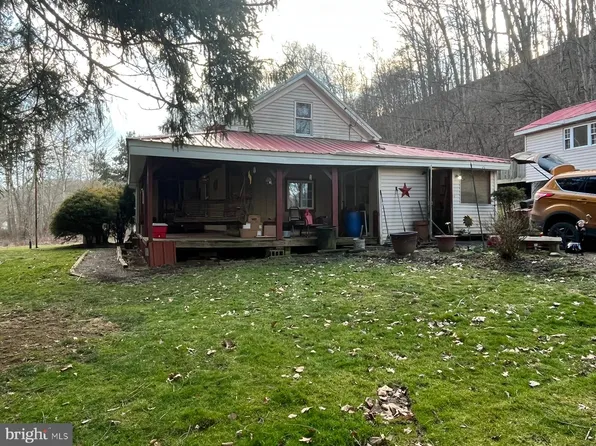 295 Oak Forest Rd, Brave, PA 15316