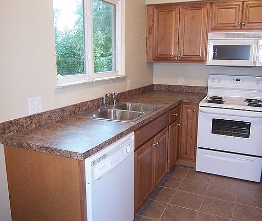 2nd image of 4771 Lorraine Ave