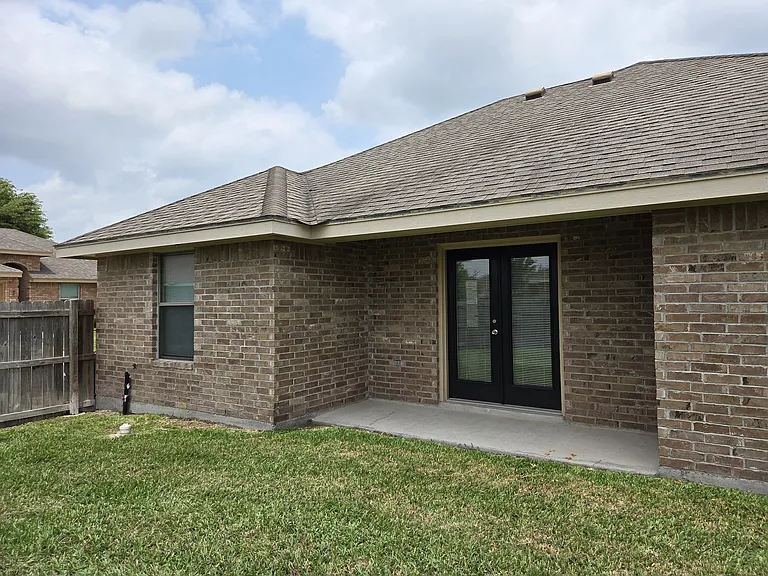 1906 Treasure Oaks Dr — Photo 15