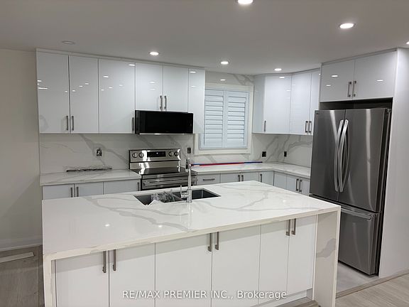 5th image of 42 Rougecrest Dr