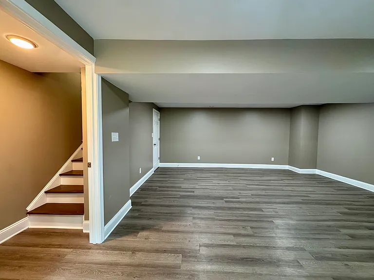 2564 Millbrook Dr — Photo 28