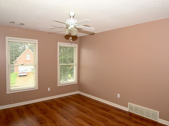 3rd image of 8720 Meadow Green Dr