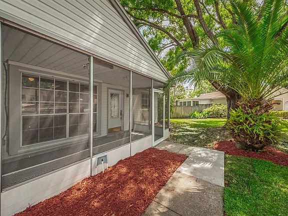 3rd image of 3839 Berkshire Ct