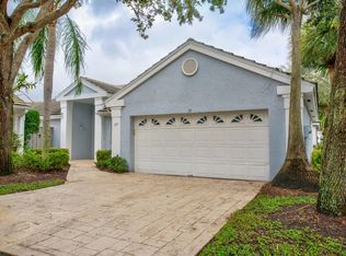 37 Admirals Ct, Palm Beach Gardens, FL 33418