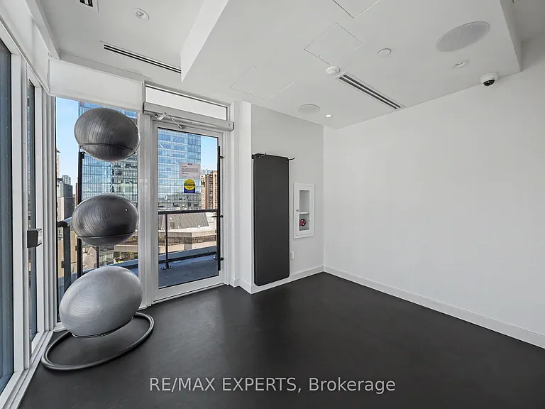 280 Dundas St W #1805 — Photo 45