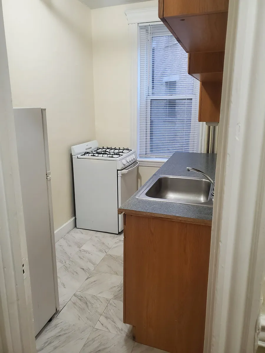 Building Photo - 360 Riverway #8