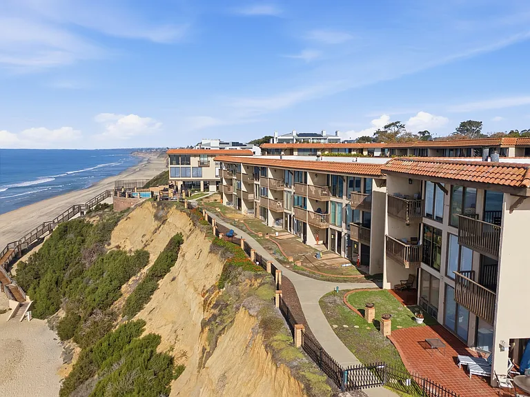 190 Del Mar Shores Ter #69 — Photo 36