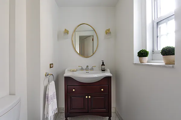 Sold by Compass | media 10