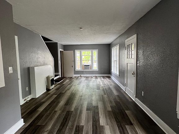 2nd image of 2527 College St APT A