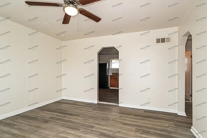9528 Ridge Ave — Photo 4