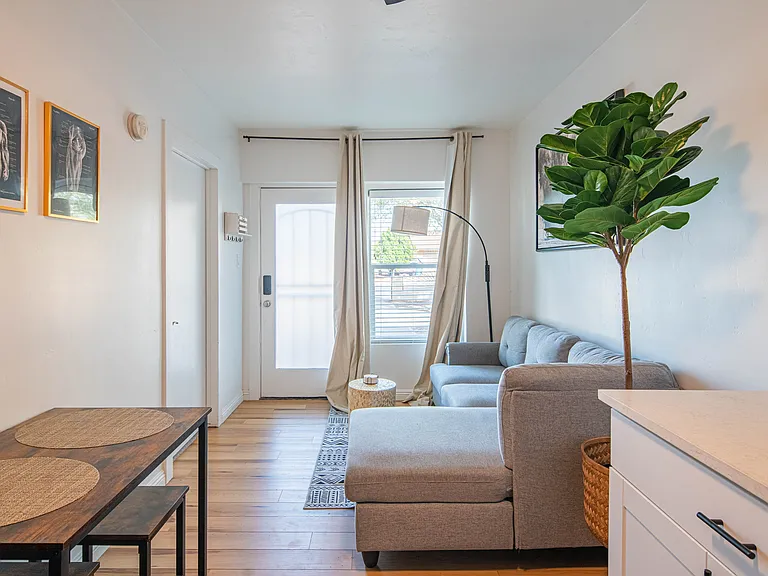 8133 W Heatherbrae Dr — Photo 3