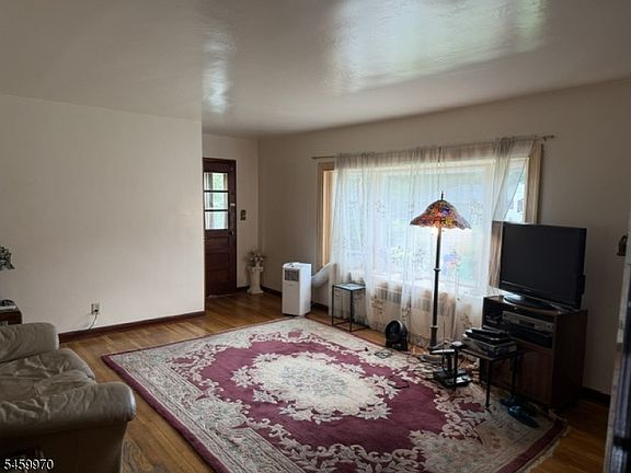 4th image of 290 Jensen Ave