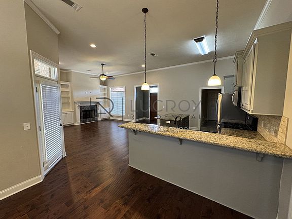 4th image of 120 Marion Dr