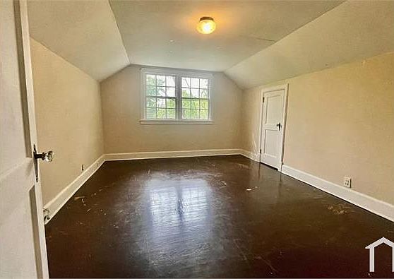 5th image of 433 Thorn Pl #2