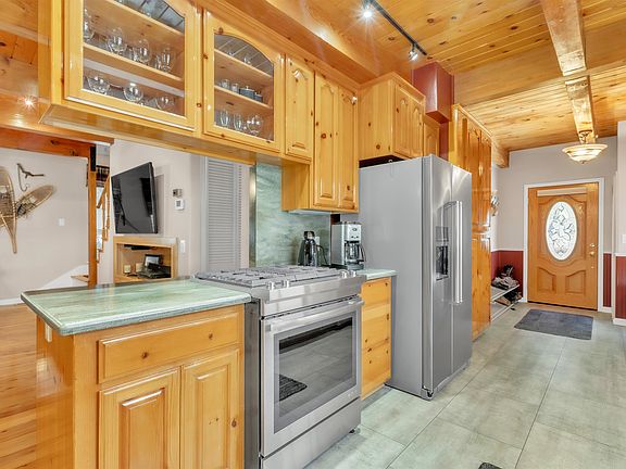 4th image of 3686 Woodlake Dr