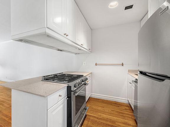 4th image of 250 W 88th St APT 706