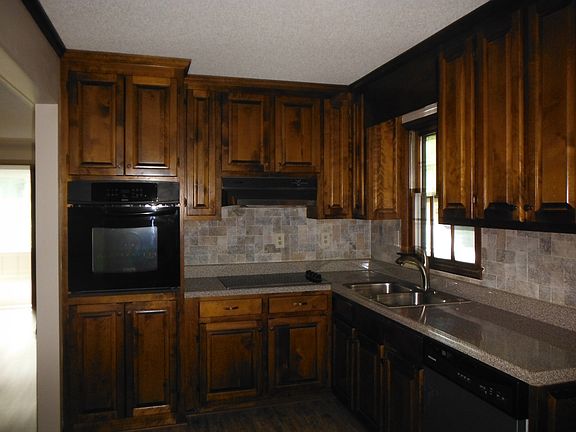 5th image of 22 Hickory Hills Dr