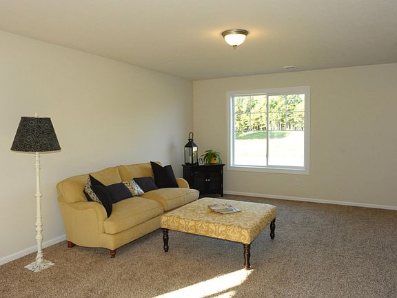 5th image of 320 Eagle Dr SE