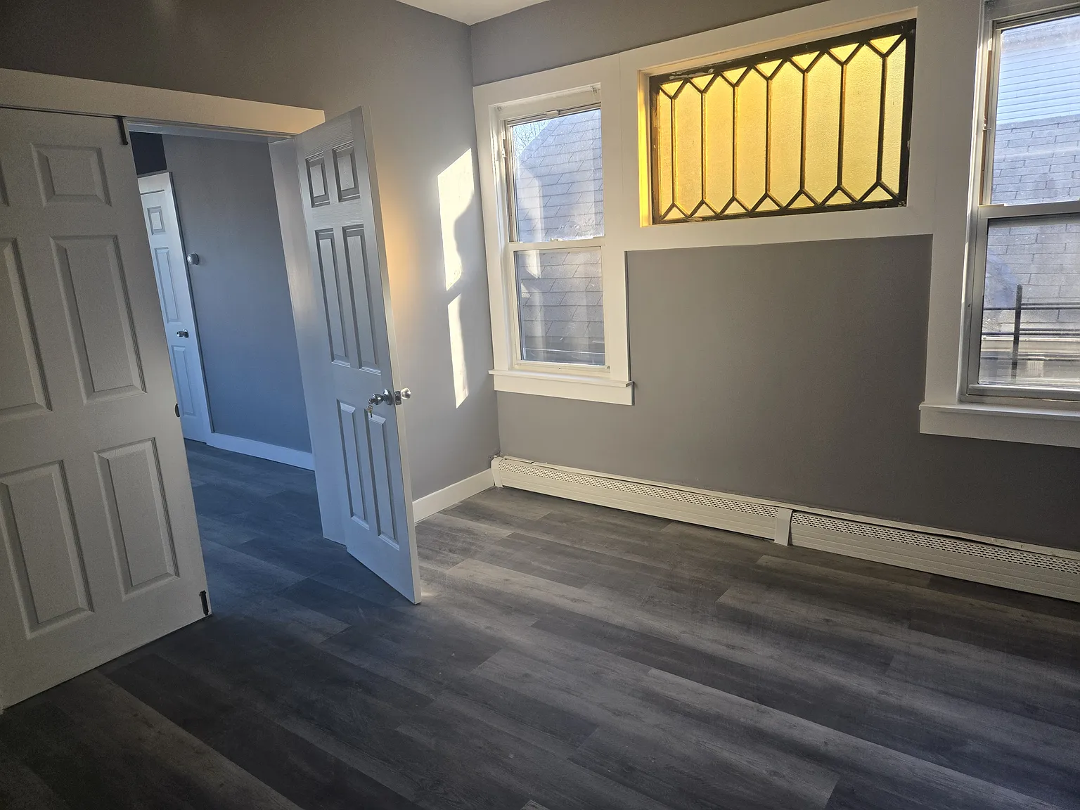 3 bed, 945 sqft, $2,818 — Photo 3