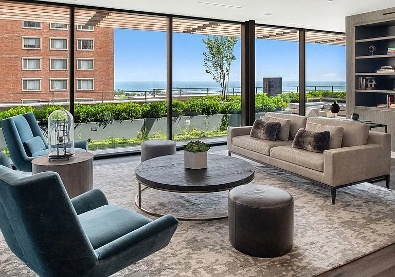 The private roof top club also features a commercial kitchen, bar and beverage center, perfect for hosting an unforgettable evening.