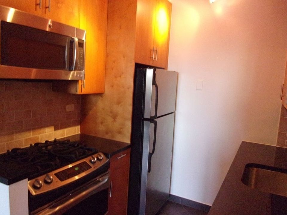 1st image of 200 E 72nd St APT 31D