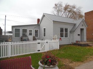 1210 4th St, Fulton, IL 61252