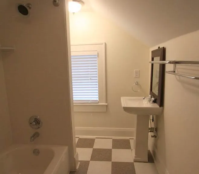2404 N Morgan St — Photo 22
