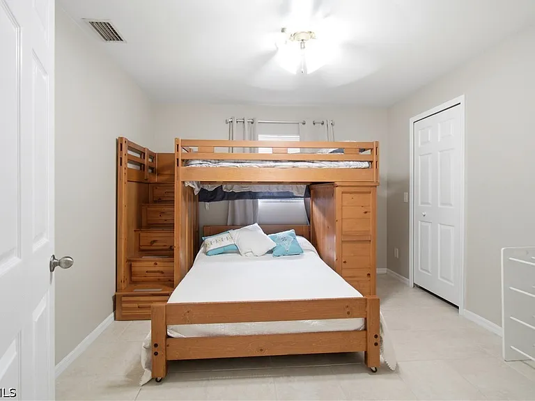 1712 SW Santa Barbara Pl — Photo 12