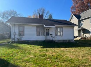 921 E 2nd Ave, Monmouth, IL 61462