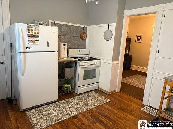 4th image of 75 Sturges St