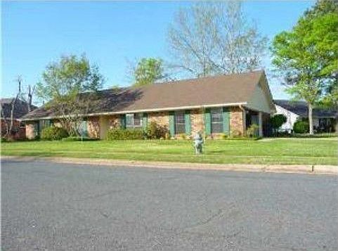 2nd image of 506 Southwood Dr