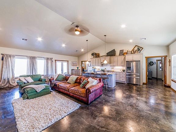 3rd image of 721 E Medford Rd