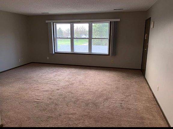 3rd image of 1315 Ravenwood Rd APT 3