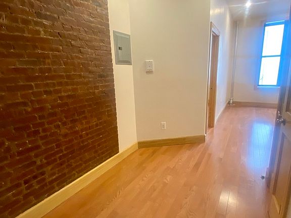 3rd image of 2 Saint Nicholas Pl APT 3