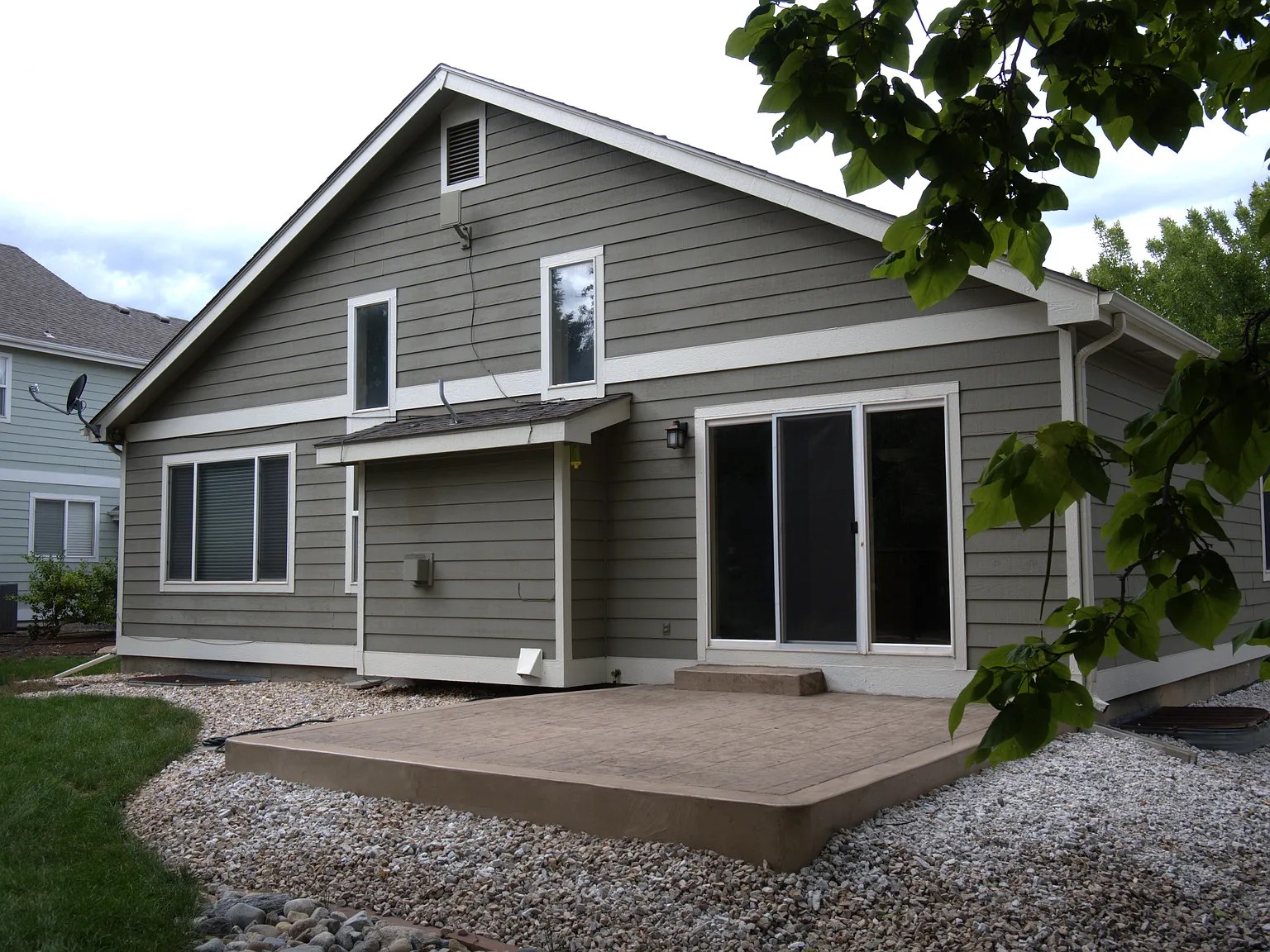 5 bed, 2.5 bath, 2242 sqft, $2,975 — Photo 2